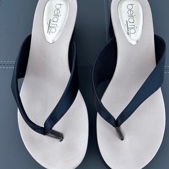 Women’s sandals - Picture 1 of 3